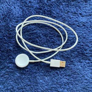 小型家電　☆　中古　充電ケーブル　Apple Watch アップルウォッチ　白　９０センチ　USB 　純正コード