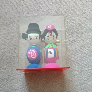 韓国土産　夫婦人形　プラスチックケース入り