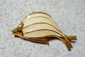 500 モネ/MONET 魚 ゴールドカラー ブローチ 海外製 ブランド ヴィンテージ アクセサリー アンティーク 装飾品