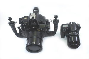 【中古】SEA&SEA　シーアンドシー　MDX-D7000+Nikon D7000+105mmマクロ+ビューファインダー　セット