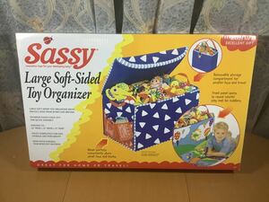 Sassy サッシー　ソフトサイド・トイボックス　ボーイ　ブルー　Sassyのビブ、ラトル、ハンドタオルのおまけ付　②