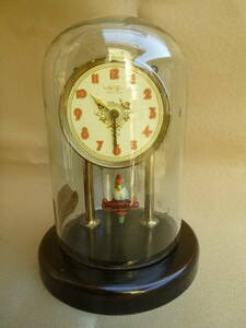 珍品　メイコウ社　ブランコ時計　オウム　可動品　ガラスドーム　気泡あり（写真参照）底、ギザギザあります（写真参照）木製台