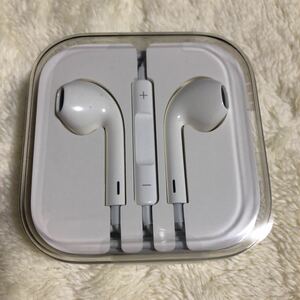 未使用品　Apple iPhone付属品 　アップル純正イヤホン EarPods　 なかなか良い音です！