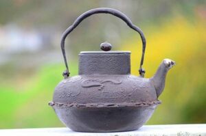 龍文堂 造 鉄瓶 銀口 銅蓋 鉄器 鉄壺 急須 湯沸かし 金属工芸 古美術 茶道具 時代物 重さ2.4kg
