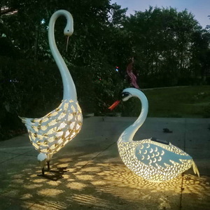 白鳥 スワン ガーデンライト ソーラー ライト 太陽光 発電 おしゃれ 屋外 庭 置き型 置物 オブジェ インテリア モダン 鳥 動物