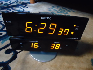 SEIKO デジタル電波時計TWIN-PA　　アラーム　温度湿度計付き　正確動作品