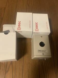 【新品格安　在庫3個有り】和泉電気(IDEC) KGNW111Y KGNW形コントロールBOX 1点用 IP40 φ22 穴あり(スイッチBOX)