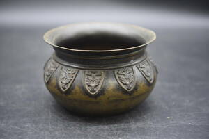 KY6-62　饕餮文 茶こぼし 銅製 建水 　時代物 饕餮　黄銅　790g　茶道具　