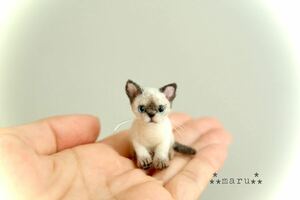 ＊maru＊羊毛フェルト　小さなシャム猫の子猫　ハンドメイド　ブライス　人形　ドールハウス