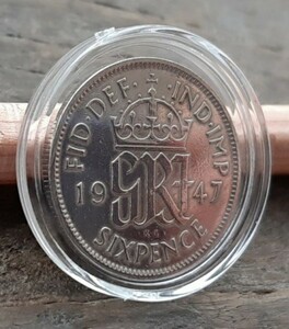 幸せのシックスペンス イギリス 1947年ラッキー6ペンス 本物 古銭 英国コインコインカプセル付き 美品です 19.5mm 2.8gram