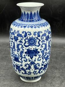 r6050235 中国 古美術 花瓶 染付 置物 花入 在銘　大清乾隆年製
