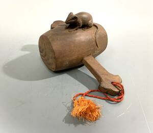 476【木彫り小槌に鼠】 ネズミ 木製 置物 打ち出の小槌 縁起物 彫刻 日本 