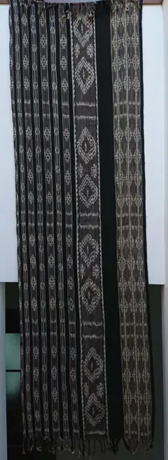 ビッグサイズ　スンバワ島手染め手織り布　２３５㎝ x ７２cm