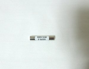 セラミック管ヒューズφ6mm×30mm 500V 0.5A 5個セット（ノーマルブロー、新品）