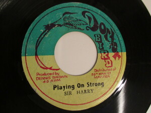 7インチ・シングル　『SIR HARRY / PLAYING ON STRONG』DENNIS BROWN