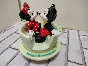 ビンテージレトロ。ミッキーマウス、ミニーマウス　陶器製　ティーカップオルゴール　動作品。
