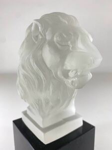 RED ASHAY LION レッド アッシェイ ライオン, Frosted Glass H.G.Ascher Ltd.Display Mounted on a Desna Black base.Art Deco Auto Mascot