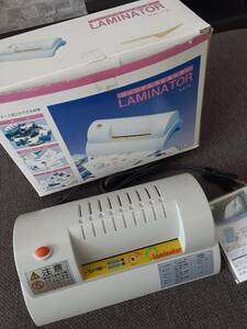 パーソナルラミネーター　LAMINATOR 　TLH-110　商品番号00－4757　オーム電機 241221001