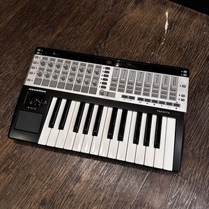 Novation Remote 25SL MIDI Keyboard ノベーション -z946