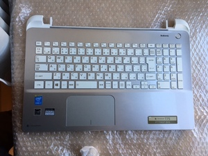 TOSHIBA DynaBook T75/NG(i7-4510U仕様）より取り外したキーボード・パームレスト中古稼働品ジャンク