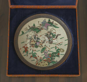 清 哥釉五彩刀馬人物大盤 成化年制款 共箱 中国 古美術