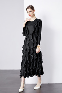 フリルドレープドレス　黒　フリーサイズ