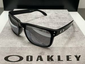 偏光★OAKLEYオークリーHOLBROOK ホルブロック マットブラック黒/POLARIZEDブラックミラー 釣りドライブ バイク SI米軍 ウエリントン