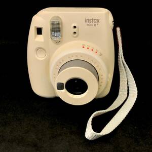 BDm052R 60 FUJIFILM 富士フイルム instax mini 8+ インスタックス チェキ インスタントカメラ ホワイト