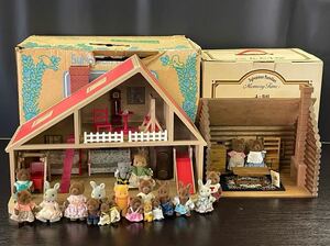 【4R2】1円スタート Sylvanian Families シルバニアファミリー 木製 丸太小屋+デラックスハウス+人形21体 まとめセット 玩具 ドール 