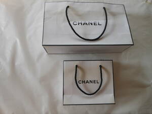 CHANEL シャネル　Shopping bag（紙製品）2種類　白色です。合計５枚出品します。