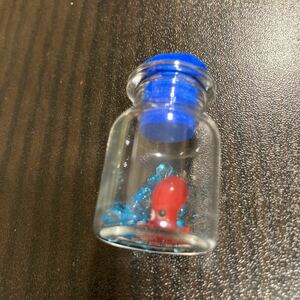 小樽ガラス★瓶入りタコさん ミニチュアボトル 蛸さんはくっついています！ガラス置物