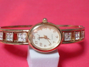 珍品　デザイン　HEEL　女性用腕時計　楕円型　ブレスレットタイプ　ゴールド