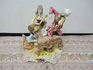 CAPODIMONTE カポディモンテ イタリア 陶器 置物 貴婦人 演奏 インテリア 人形 リビング 玄関 飾り オブジェ