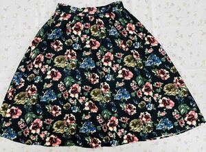 花柄スカート　ギャザースカート 黒色　フリーサイズ　USED