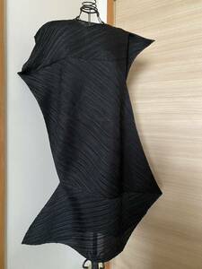 ISSEY MIYAKE PLEATSPLEASE イッセイミヤケ　プリーツプリーズ　新作ワンピース　黒サイズ5 タグ付き袋付き