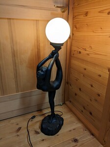 裸婦像　テーブルランプ　ライト　昭和レトロ　アンティーク　美術品　コレクション　フロアスタンドタイプ 卓上ランプ 照明 卓上ライト