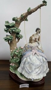 0303T73　LLADRO (リヤドロ) 　フィギュリン 午後のひと時　ブランコ　【送料4000円】