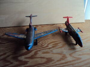 ブリキ製飛行機２機　パンナム旅客機とファントム戦闘機