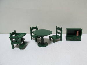 シルバニアファミリー　「初期　緑の家具　　丸テーブルセット　ベビーチェア　本棚　本」　シルバニア