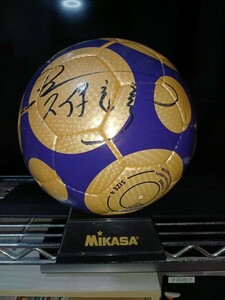 元日本代表、元プロサッカー選手　久保竜彦の サイン入りサッカーボール