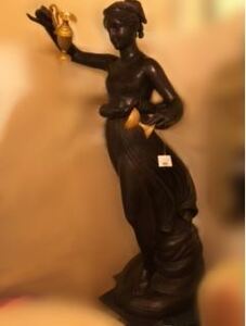 イタリア輸入ゴールドの水がめを持った美女のブロンズ像とコラムセット女神像マリア像ヴィーナス像