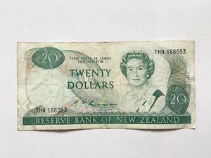 【希少品セール】ニュージーランド エリザベス女王肖像デザイン 20ドル紙幣 053