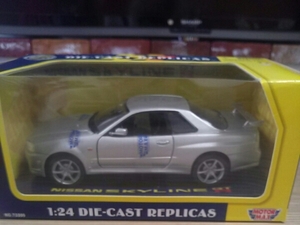 MOTOR MAX 製1/24モデルNISSAN SKYLINE GTR (シルバー)