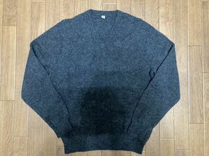ユニクロ★黒系濃いグレー　ニット　セーター　制服★Ｓ