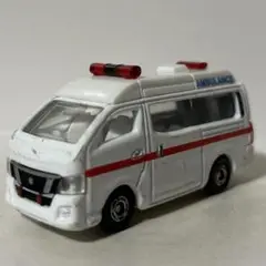 トミカ　キャラバン　救急車　ミニカー