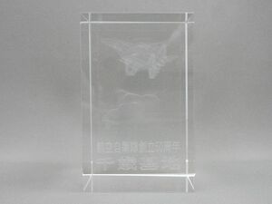 良品! 千歳基地航空祭 航空自衛隊創立50周年 F15イーグル ガラス彫刻 3Dレーザー クリスタル 記念品 置物 【6665y1】