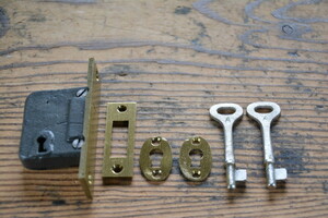 NO.9120 古い真鍮鋳物の本締錠 79mm 検索用語→A150gアンティークビンテージ古道具真鍮金物引き戸格子扉ドア建具