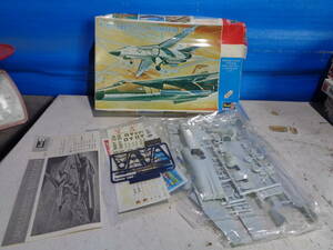 当時物 プラモデル Revell TAKARA タクティカルファイター F-111A/B 現代ジェット機シリーズ H-208 500 未組立て 
