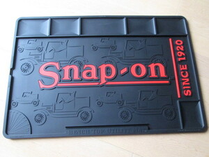 ★未使用品　Snap-On スナップオン　ベンチトップ ワーク マット　6ヶ所のくぼみ仮置き 整理整頓　ユーティリティマット 作業マット