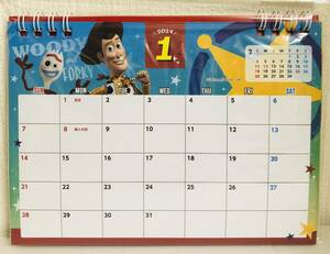 トイストーリー　2024年　卓上カレンダー　ディズニー　ピクサー　スタンドカレンダー　リトルグリーンメン　エイリアン　バズ　ウッディ